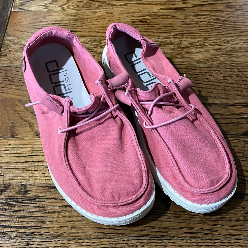Ladies Hey dudes, size 6.